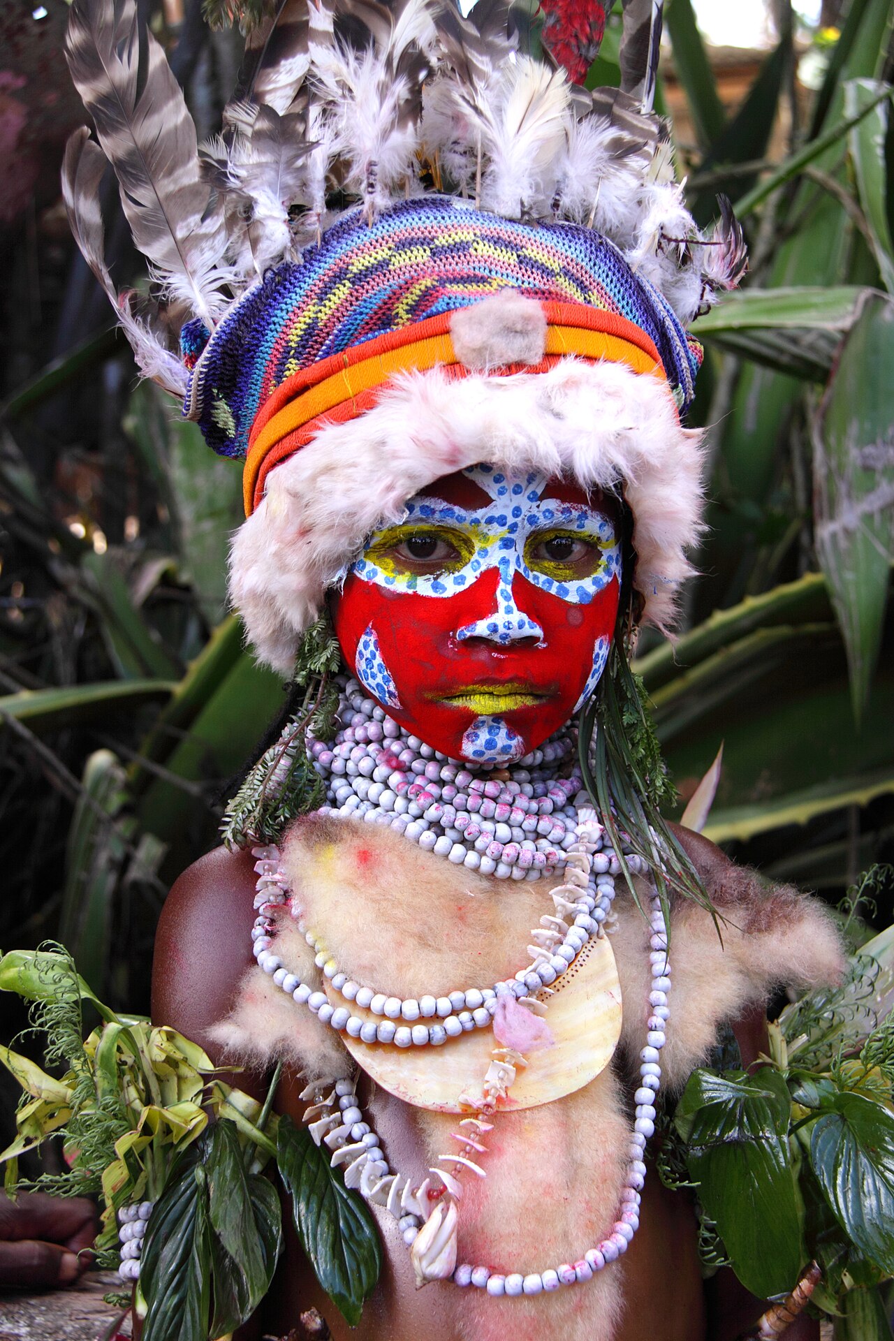 Festlich geschmückte Tänzer beim Kulturfestival in Mount Hagen